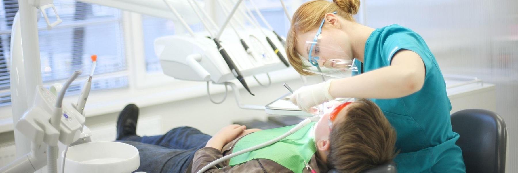 Emergency dentist in Mount Waverley giving a dental exam